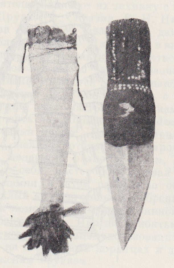 Stone knife leilira, hafted, and bark sheath