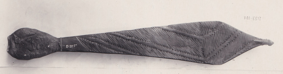 Spear-thrower with chisel