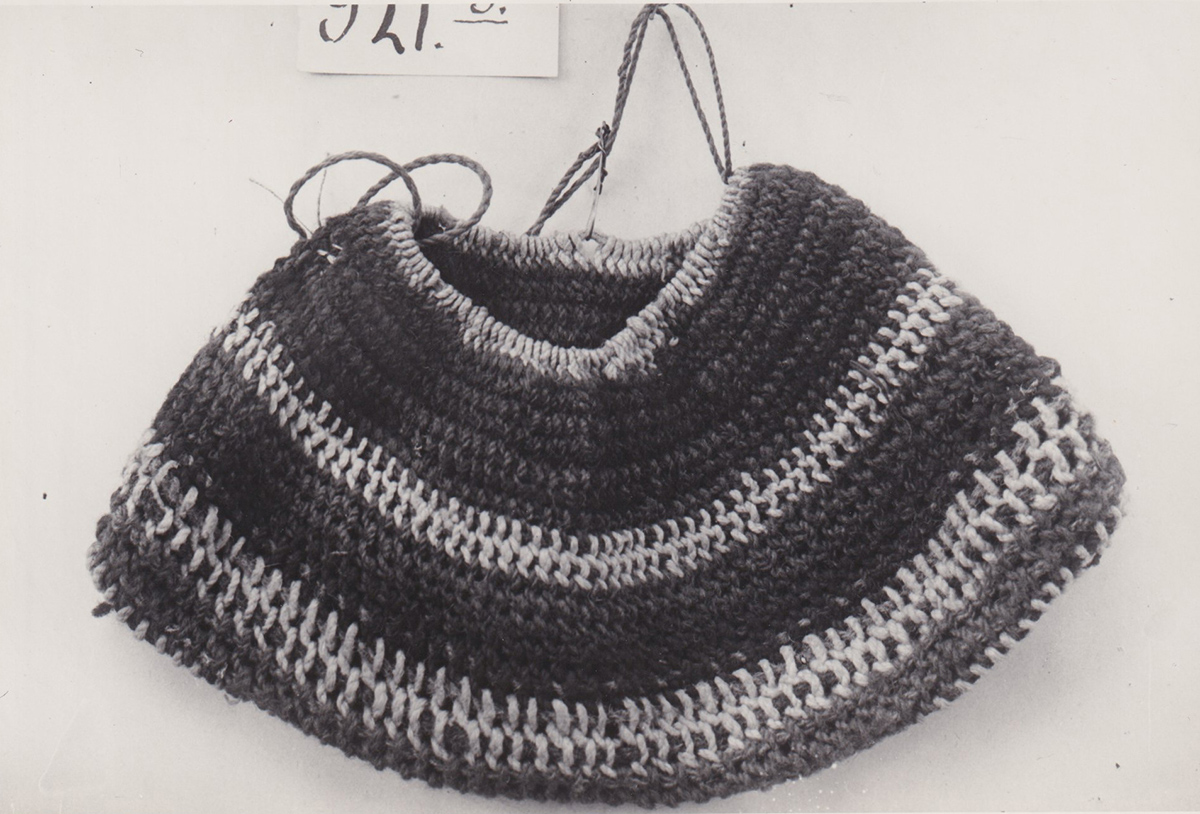 Bag knitted of multicoloure threads